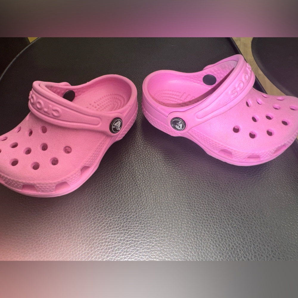 Child Crocs 🩷🐊 - Picture 5 of 7